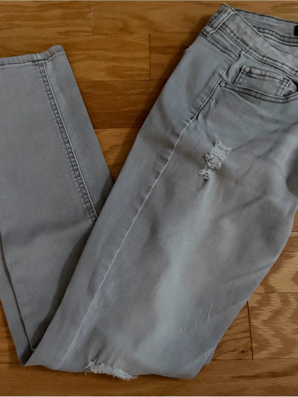 Design Lab Lord & Taylor Women's Gray Distressed Skinny Jeans